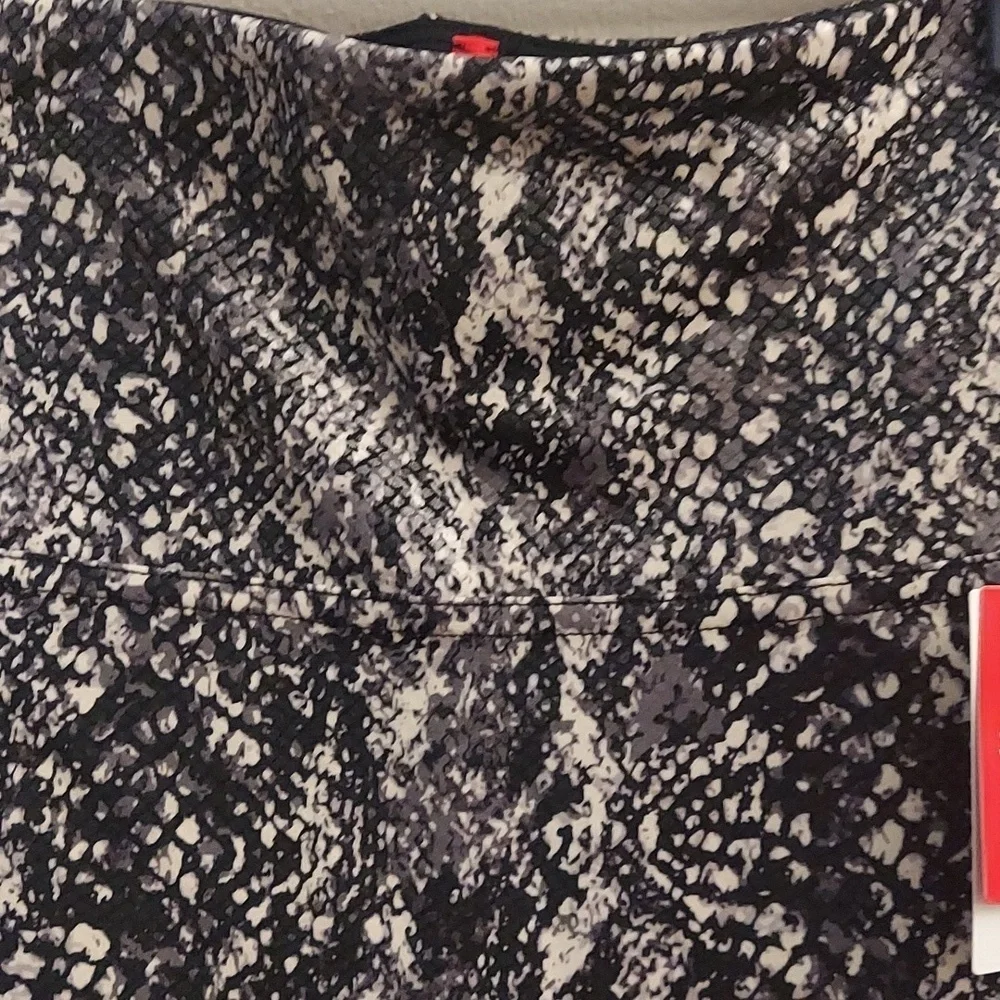 NEW SPANX Snakeskin Print Faux Leather Leggings sz M